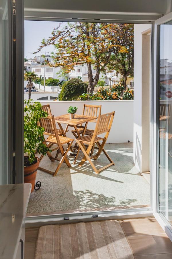 Lovely & Bright Renovated Apt. W/ Balcony In Лагос Екстериор снимка
