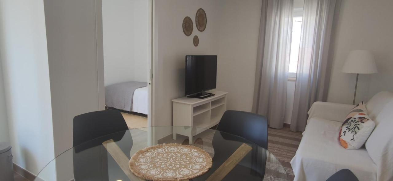 Lovely & Bright Renovated Apt. W/ Balcony In Лагос Екстериор снимка