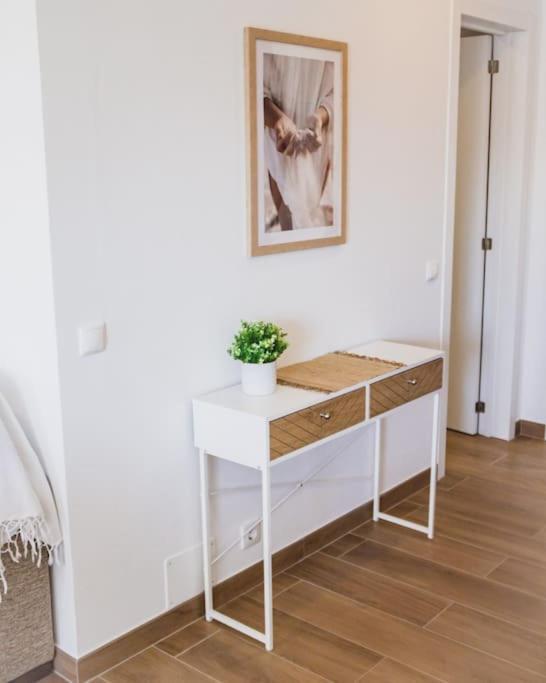 Lovely & Bright Renovated Apt. W/ Balcony In Лагос Екстериор снимка