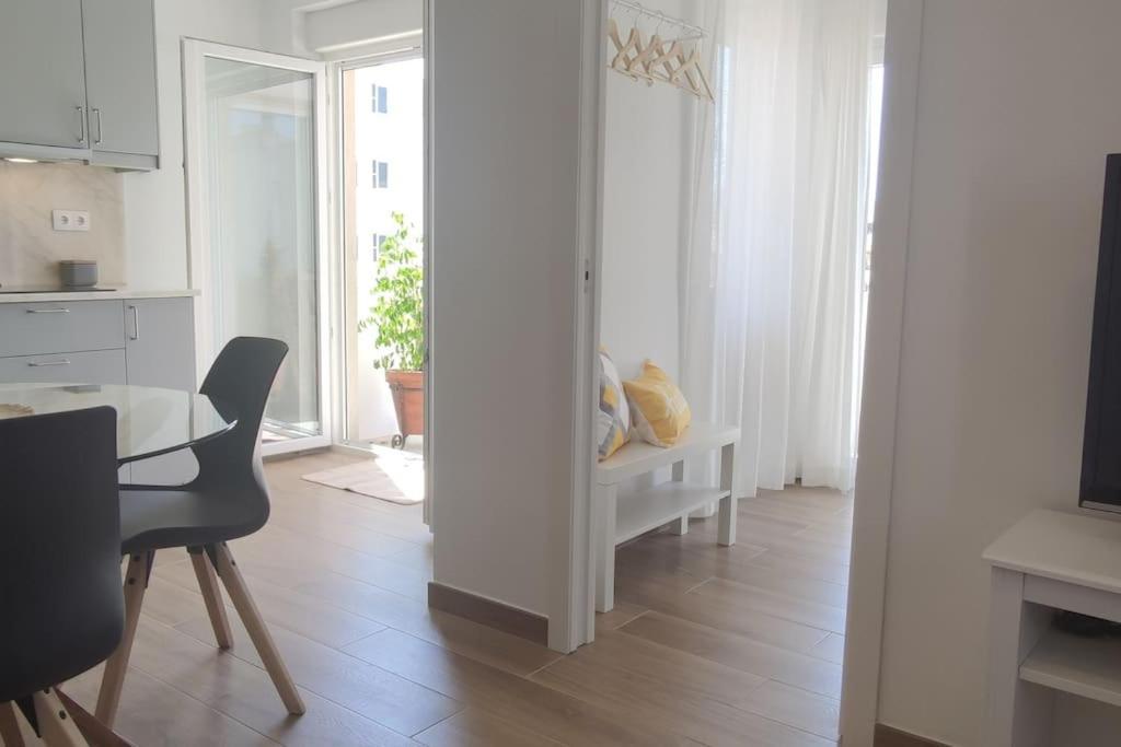Lovely & Bright Renovated Apt. W/ Balcony In Лагос Екстериор снимка